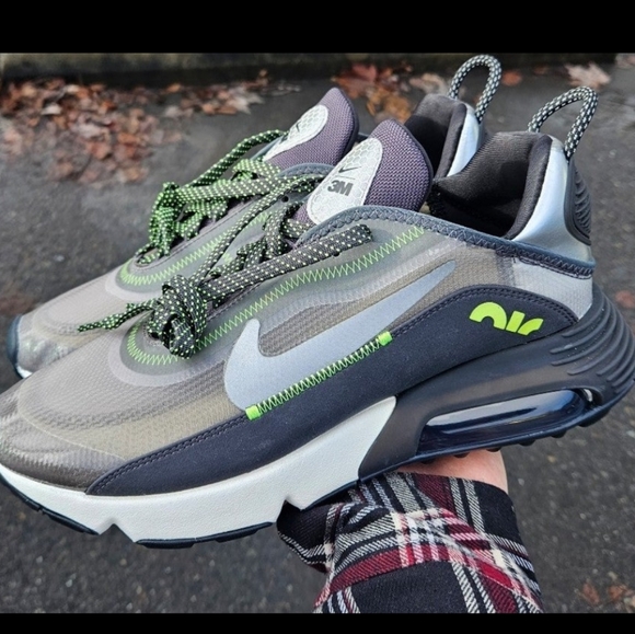 New women's Nike Air Max 2090 - Picture 4 of 4